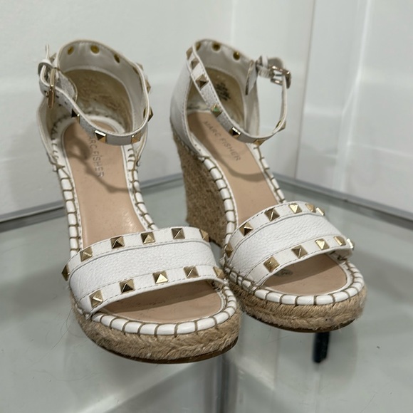 Women’s shoe, size 6.5, gently worn, will accept best offer - Picture 1 of 8